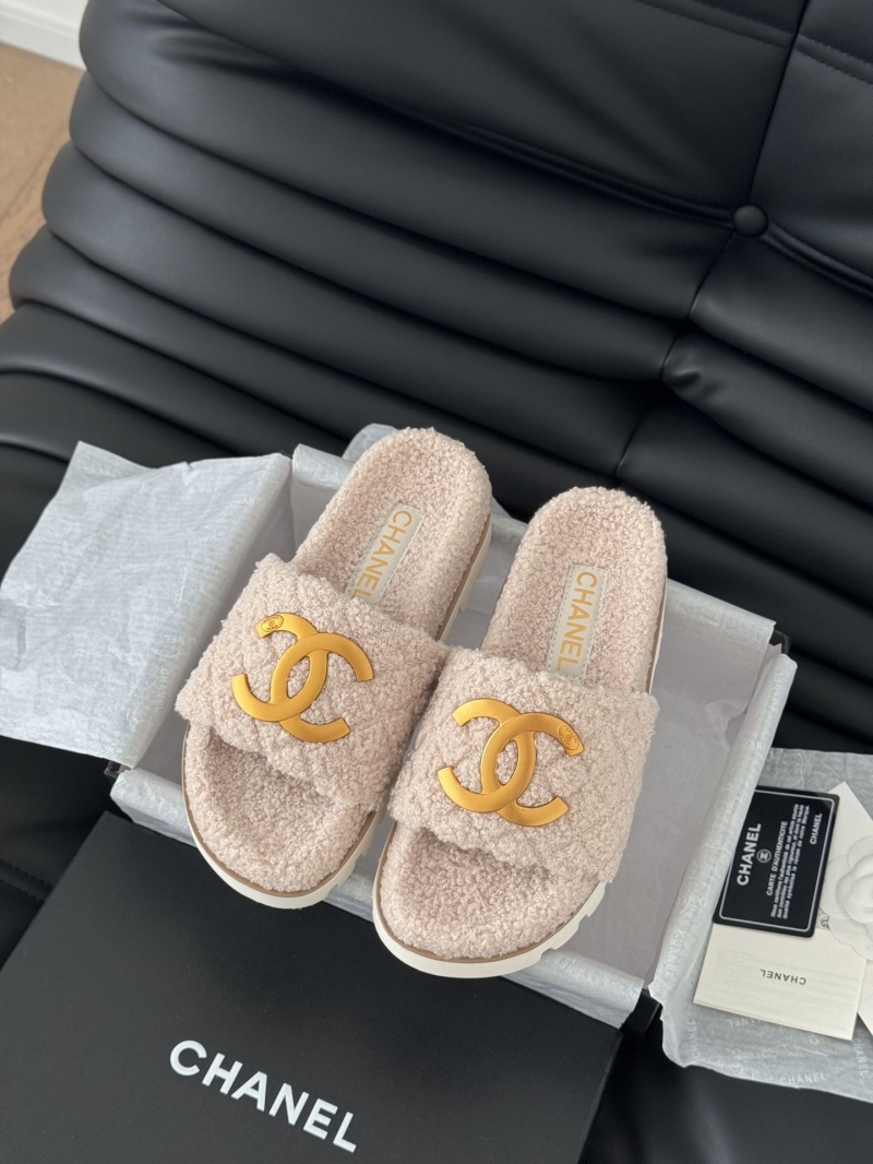 Ch**el slippers
